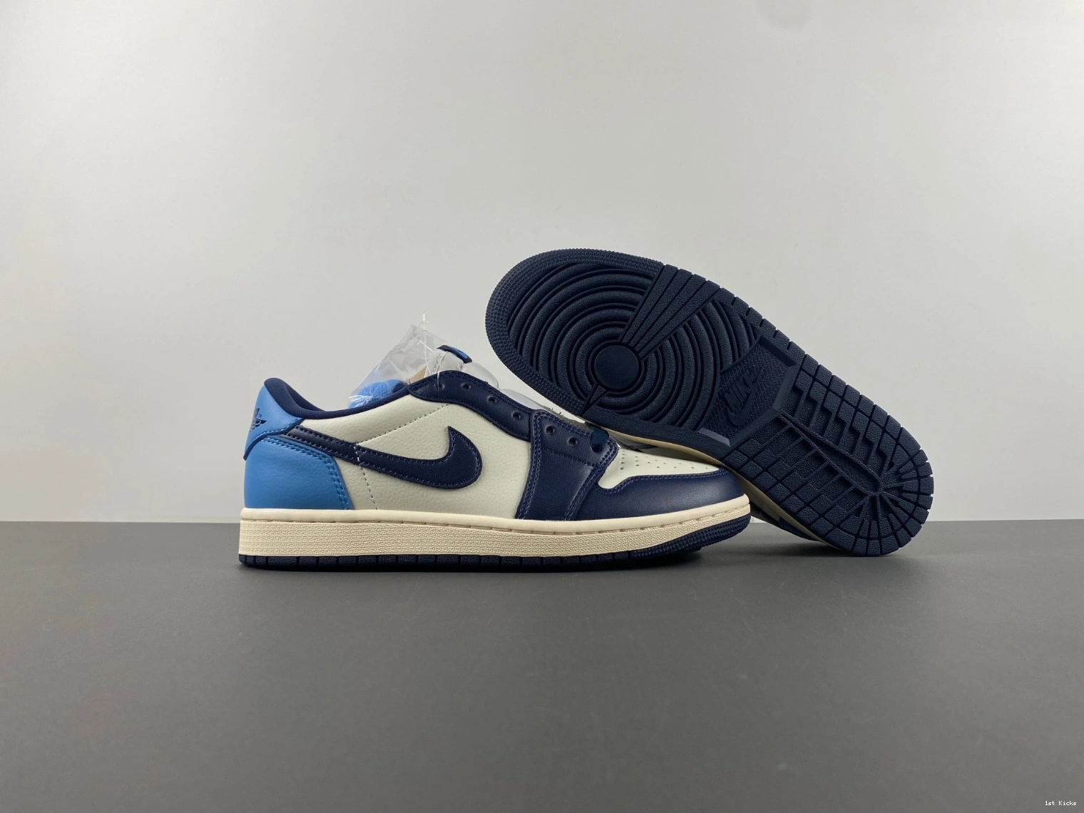 AIR LOW OG  “OBSIDIAN” CZ0790-400 1 JORDAN 0111